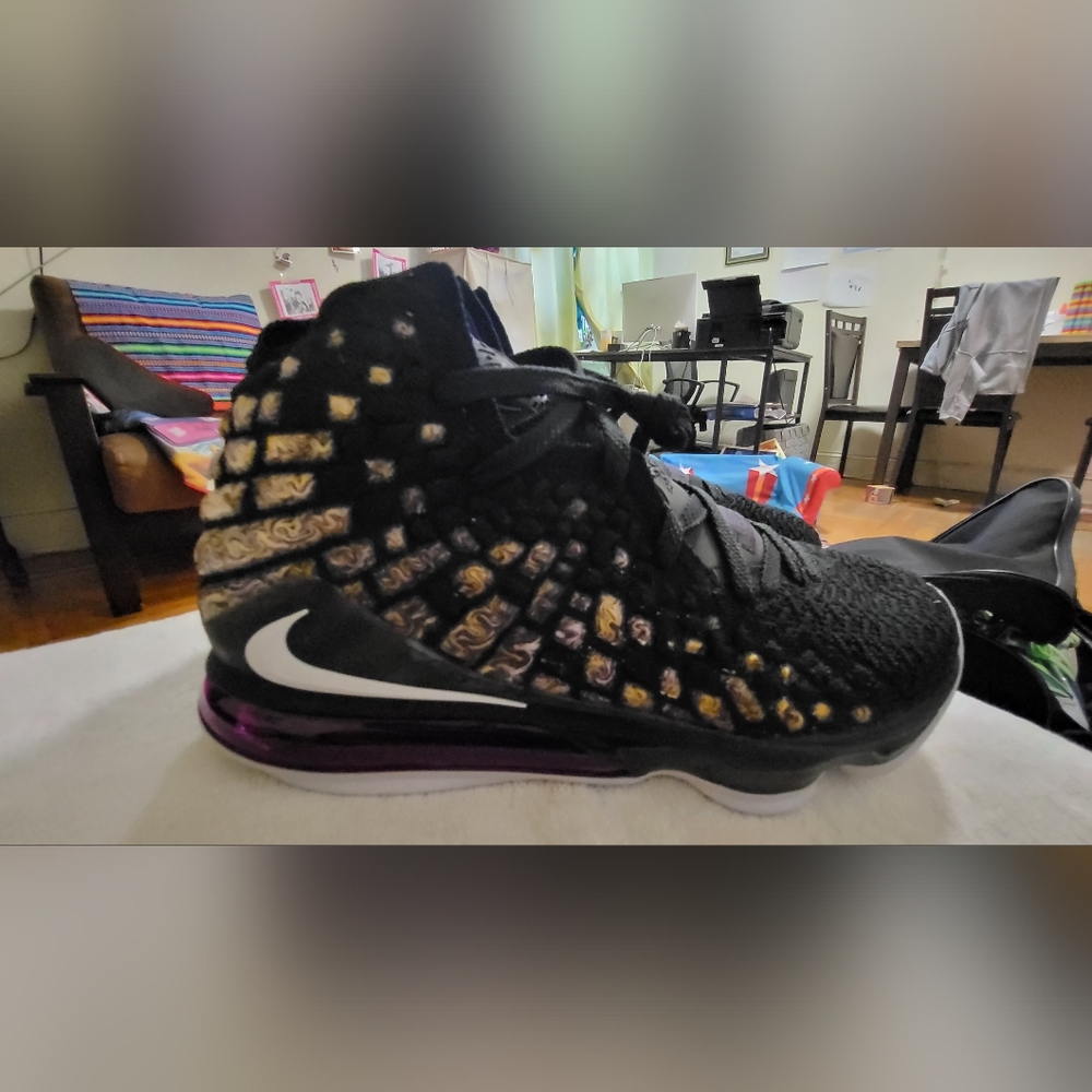 Nike LeBron XVII 17 "Lakers" Men's Sz 10 Black/White-Eggplant-Amarillo BQ3177-00